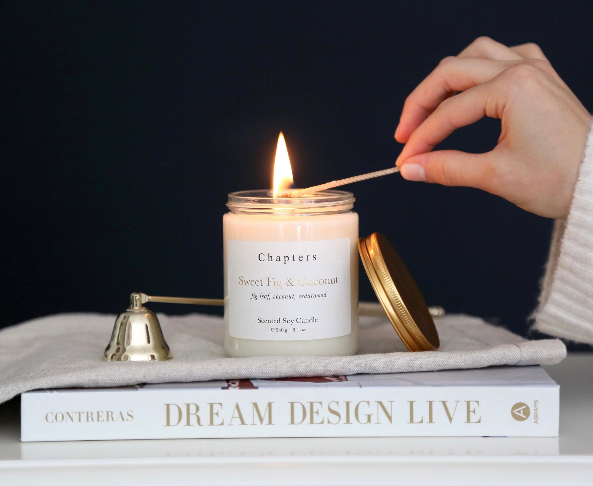 How to Use Candles and Room Diffusers in Home Decoration?