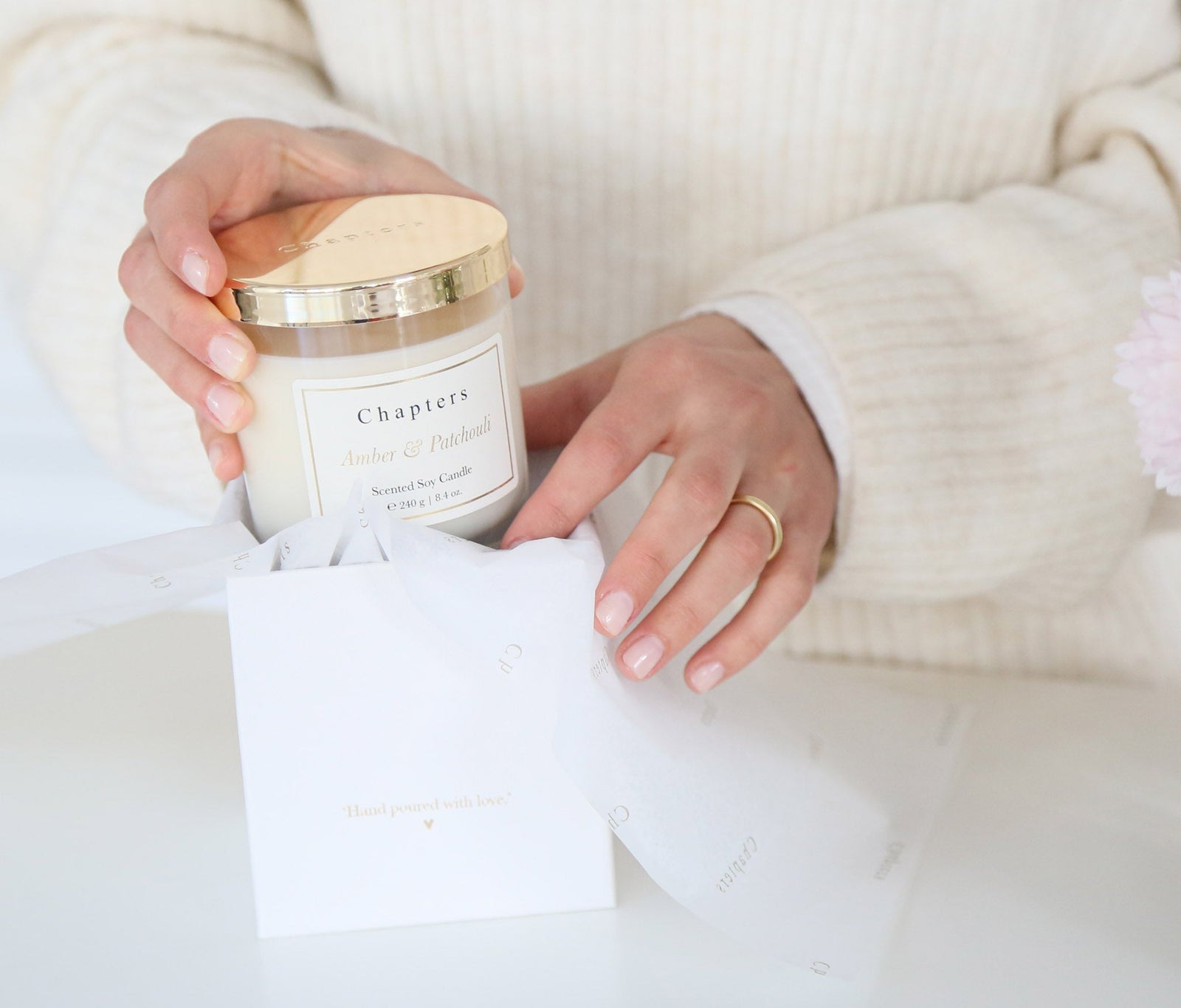 Signature Candle, Amber & Patchouli / L